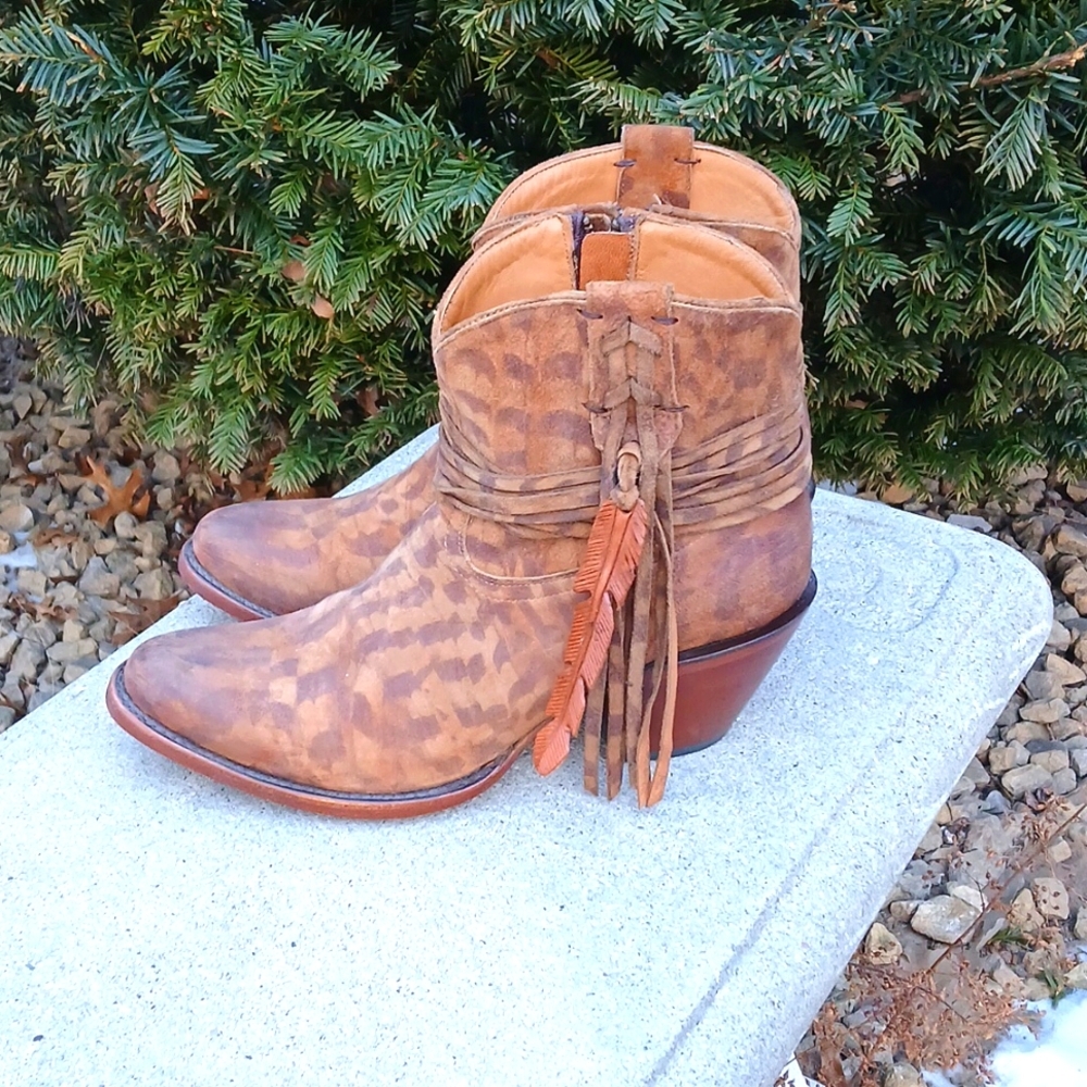 Lucchese womens Robyn western boot size 9, EUC